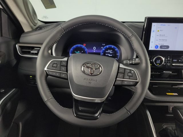 Used 2024 Toyota Highlander Limited FWD image 24