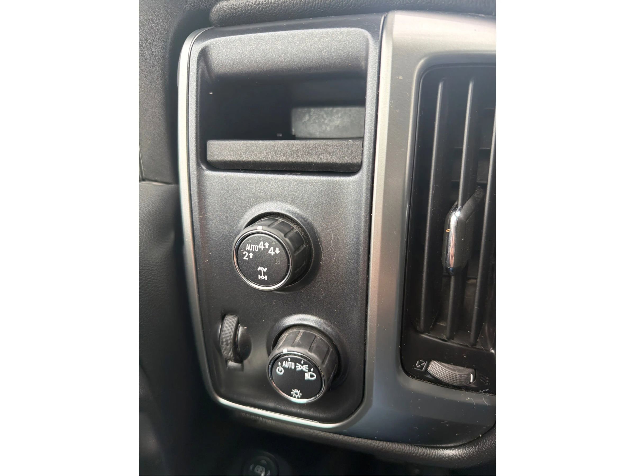 Used 2017 Chevrolet Silverado 1500 LT image 28