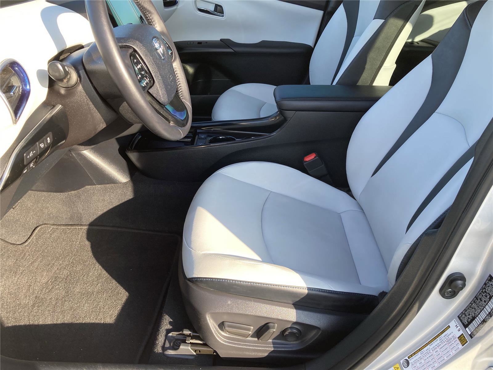 Used 2019 Toyota Prius Limited image 9