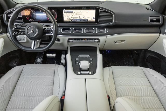 Used 2025 Mercedes-Benz GLS 580 4MATIC image 7