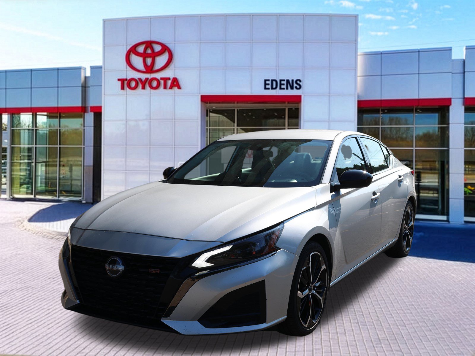 Used 2024 Nissan Altima 2.5 SR FWD image 10