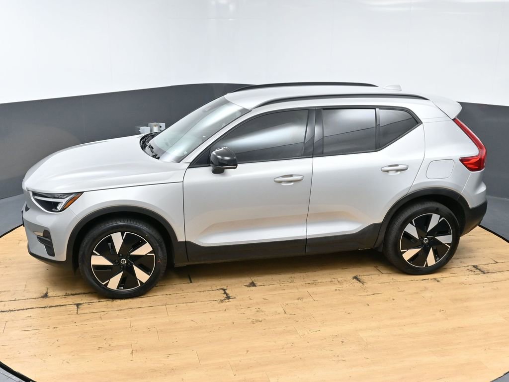 Used 2025 Volvo EX40 Core AWD/4WD image 7