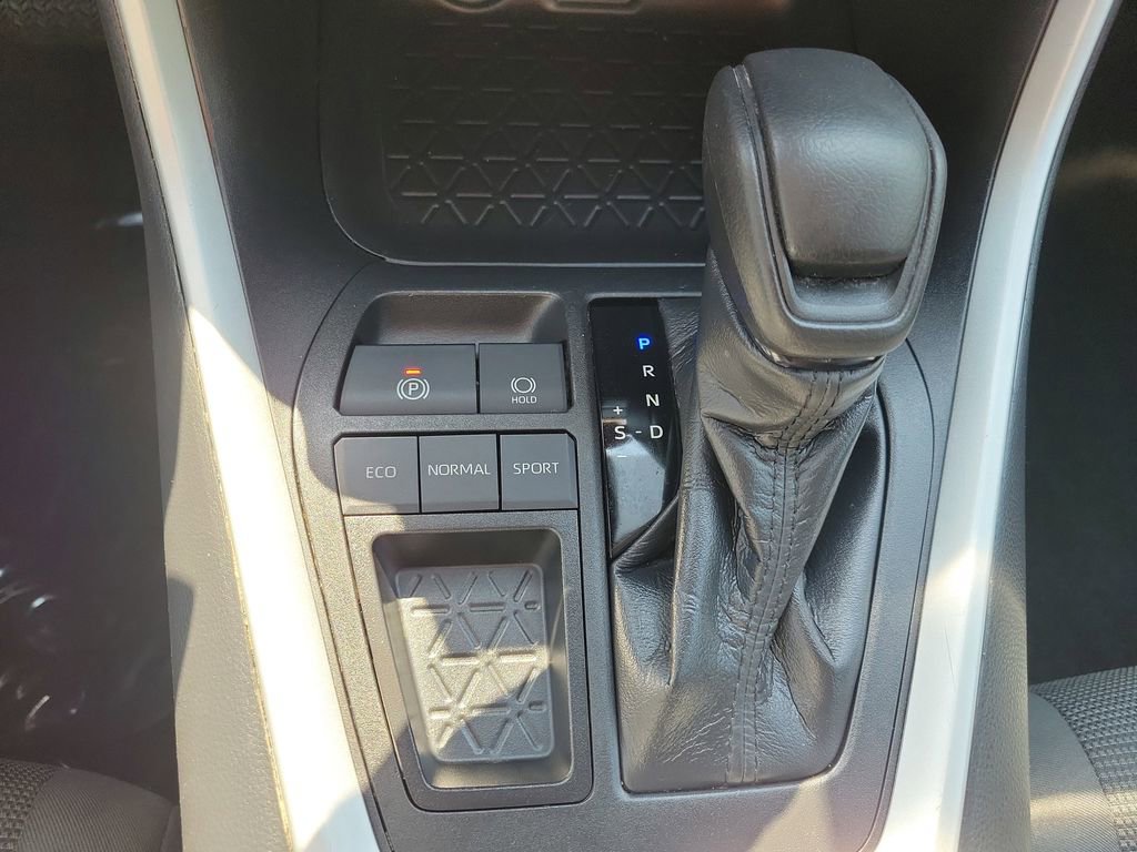 Used 2021 Toyota RAV4 LE image 24