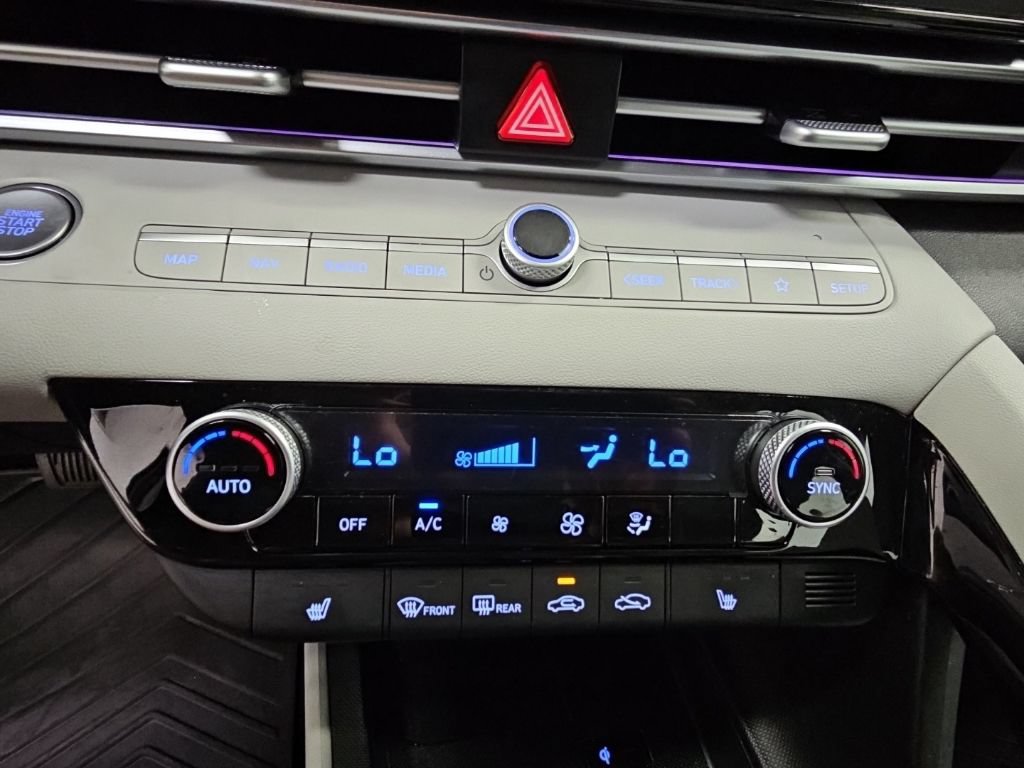 Used 2025 Hyundai Elantra Limited FWD image 18