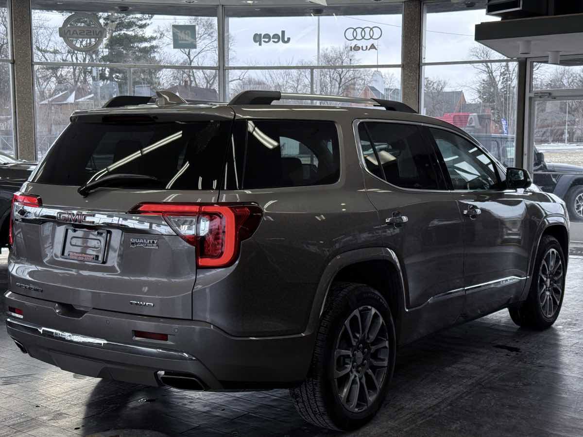 Used 2023 GMC Acadia Denali w/ Denali Ultimate Package image 9