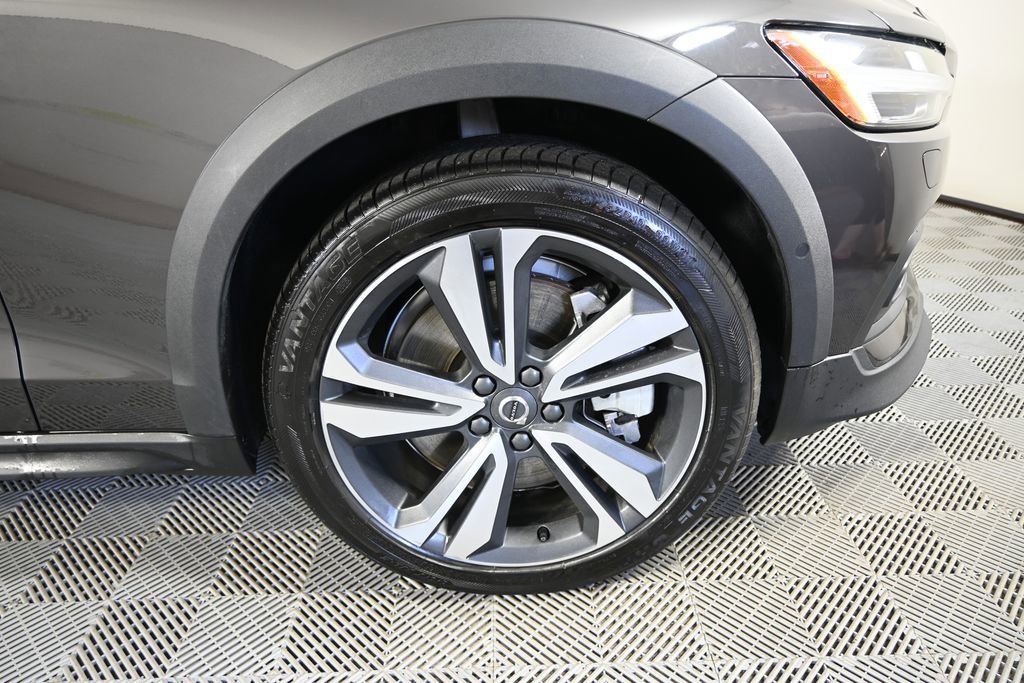 Used 2025 Volvo V60 B5 Cross Country Plus AWD/4WD image 11