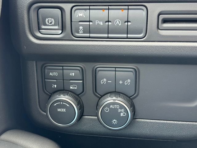 Used 2024 Chevrolet Suburban LT AWD/4WD image 23