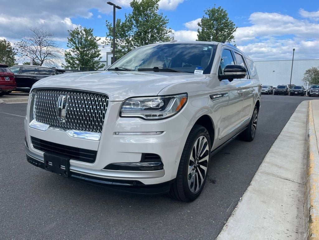 Certified 2024 Lincoln Navigator L Reserve AWD/4WD image 3