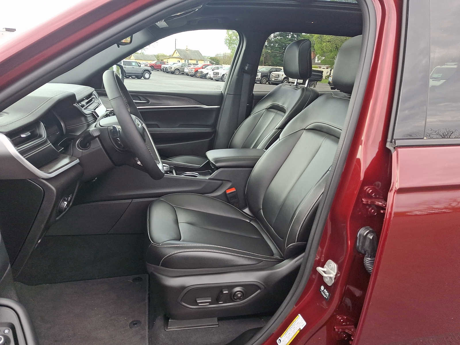 Used 2024 Jeep Grand Cherokee L Limited AWD/4WD image 15