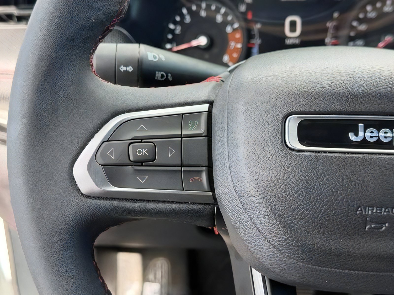 Used 2025 Jeep Compass Trailhawk AWD/4WD image 35