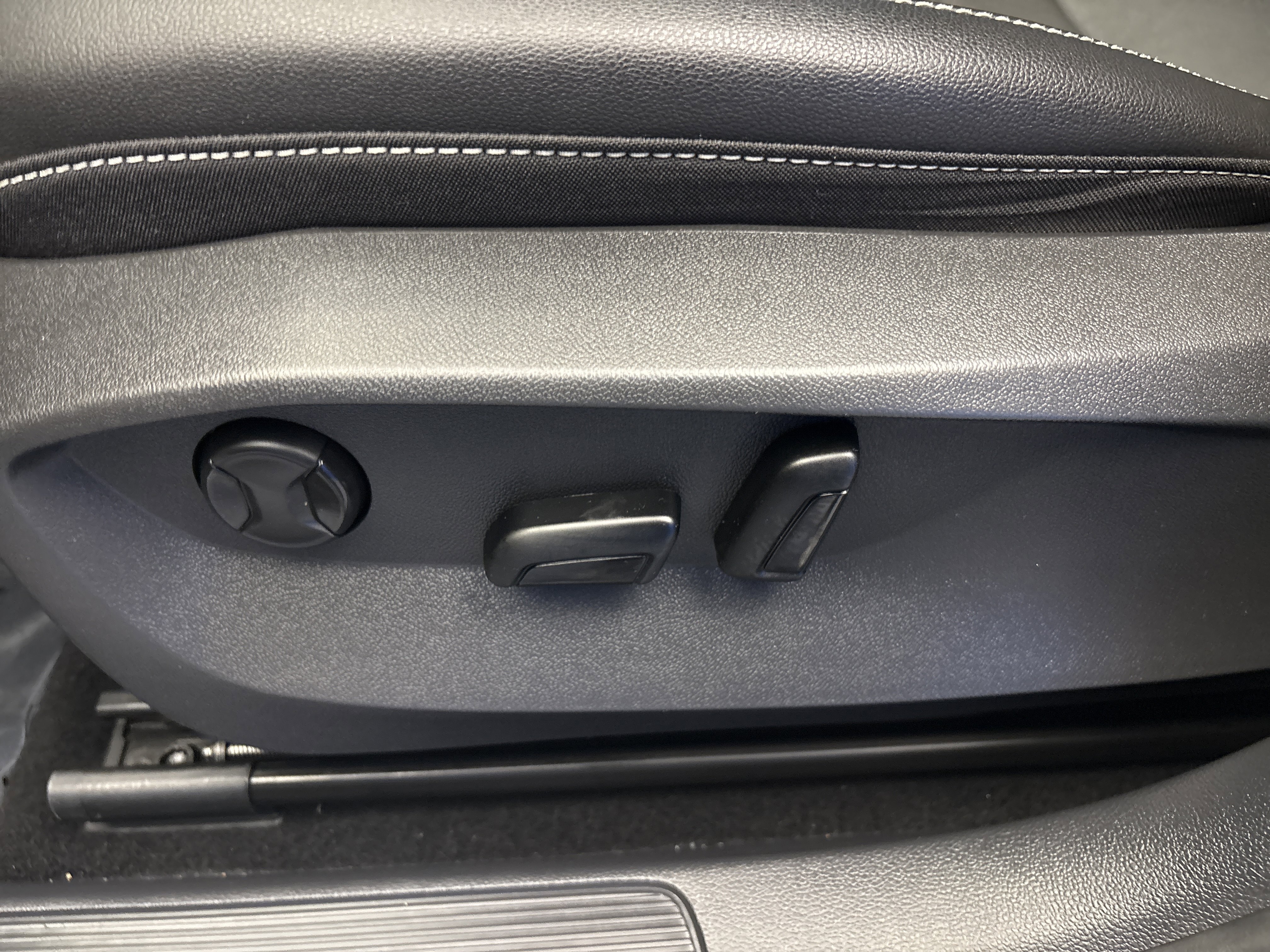 Certified 2023 Volkswagen Taos SE w/ Panoramic Sunroof Package FWD image 13