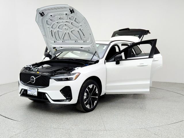 New 2026 Volvo XC60 B5 Plus w/ Climate Package image 9