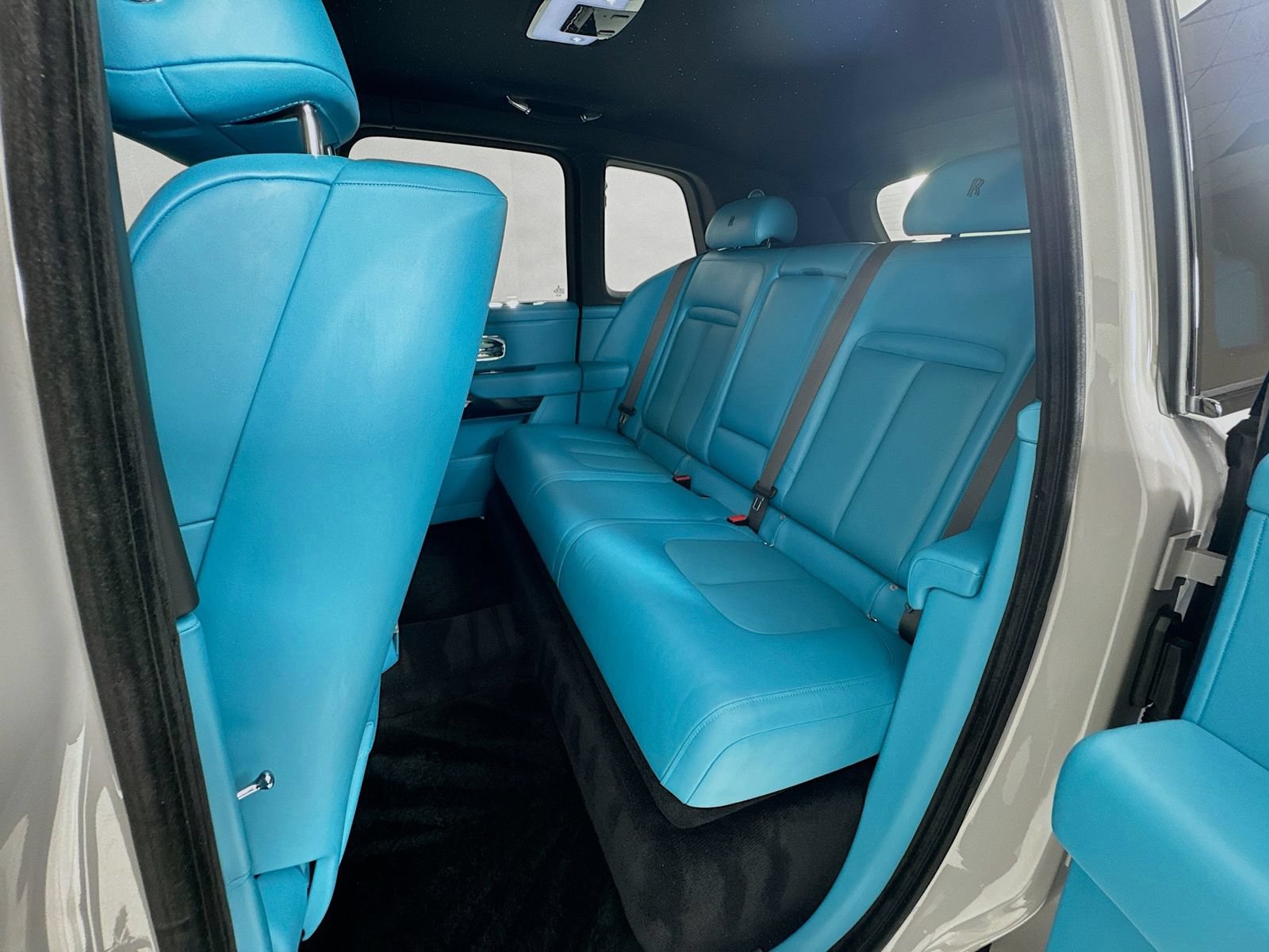 Certified 2022 Rolls-Royce Cullinan w/ Dark Exterior Package AWD/4WD image 24
