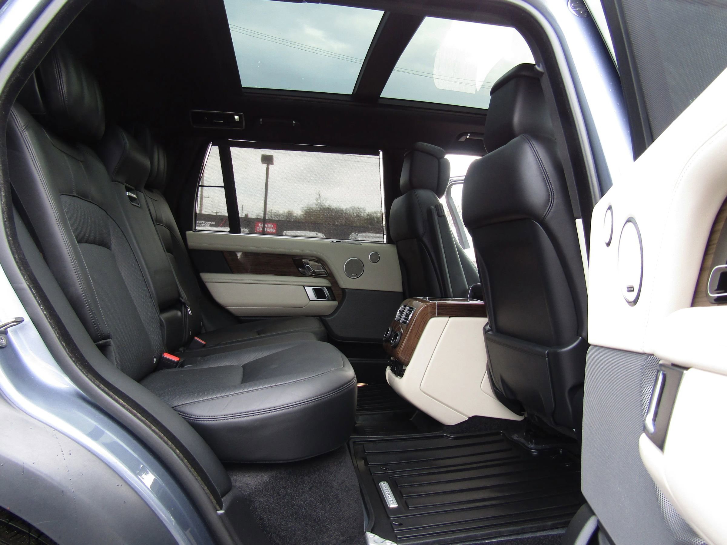 Used 2021 Land Rover Range Rover P525 Westminster Edition LWB image 17