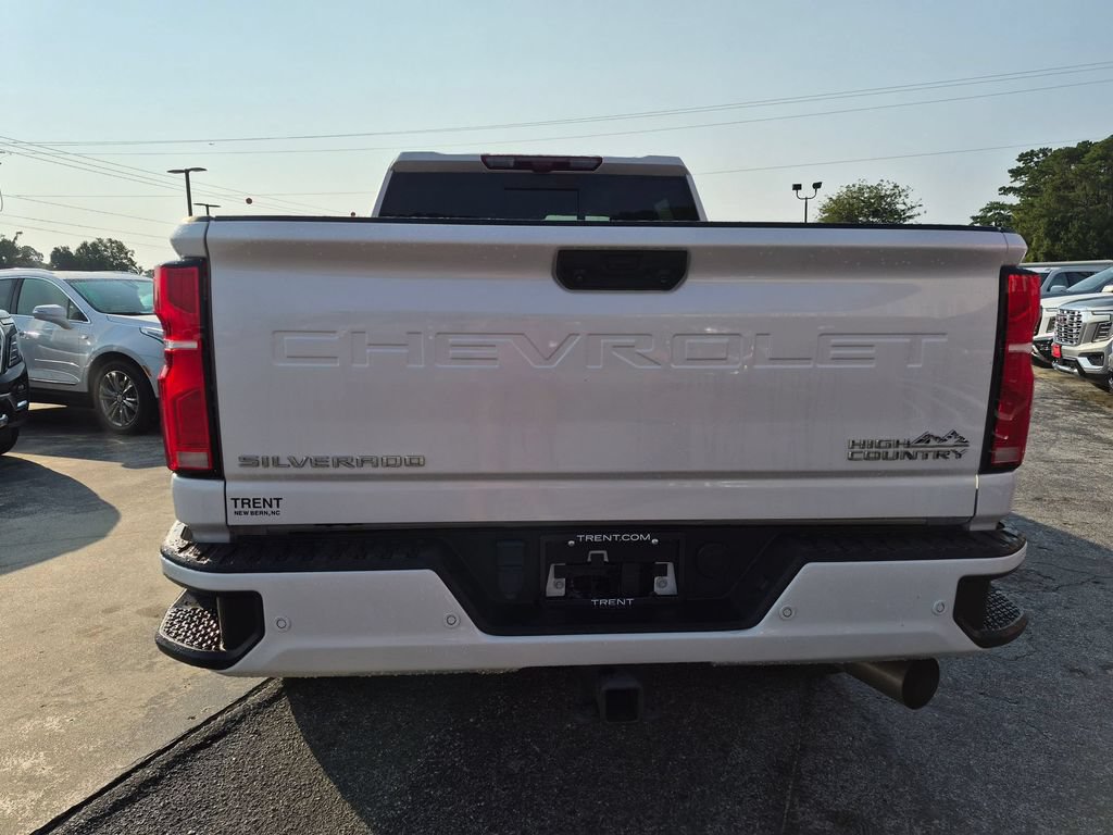 Used 2024 Chevrolet Silverado 2500 High Country w/ High Country Premium Package AWD/4WD image 3