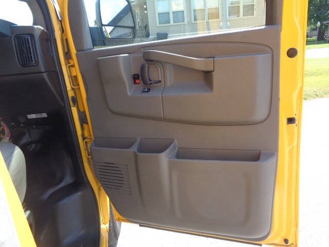 Used 2021 GMC Savana 3500 w/ Power Convenience Package RWD image 23