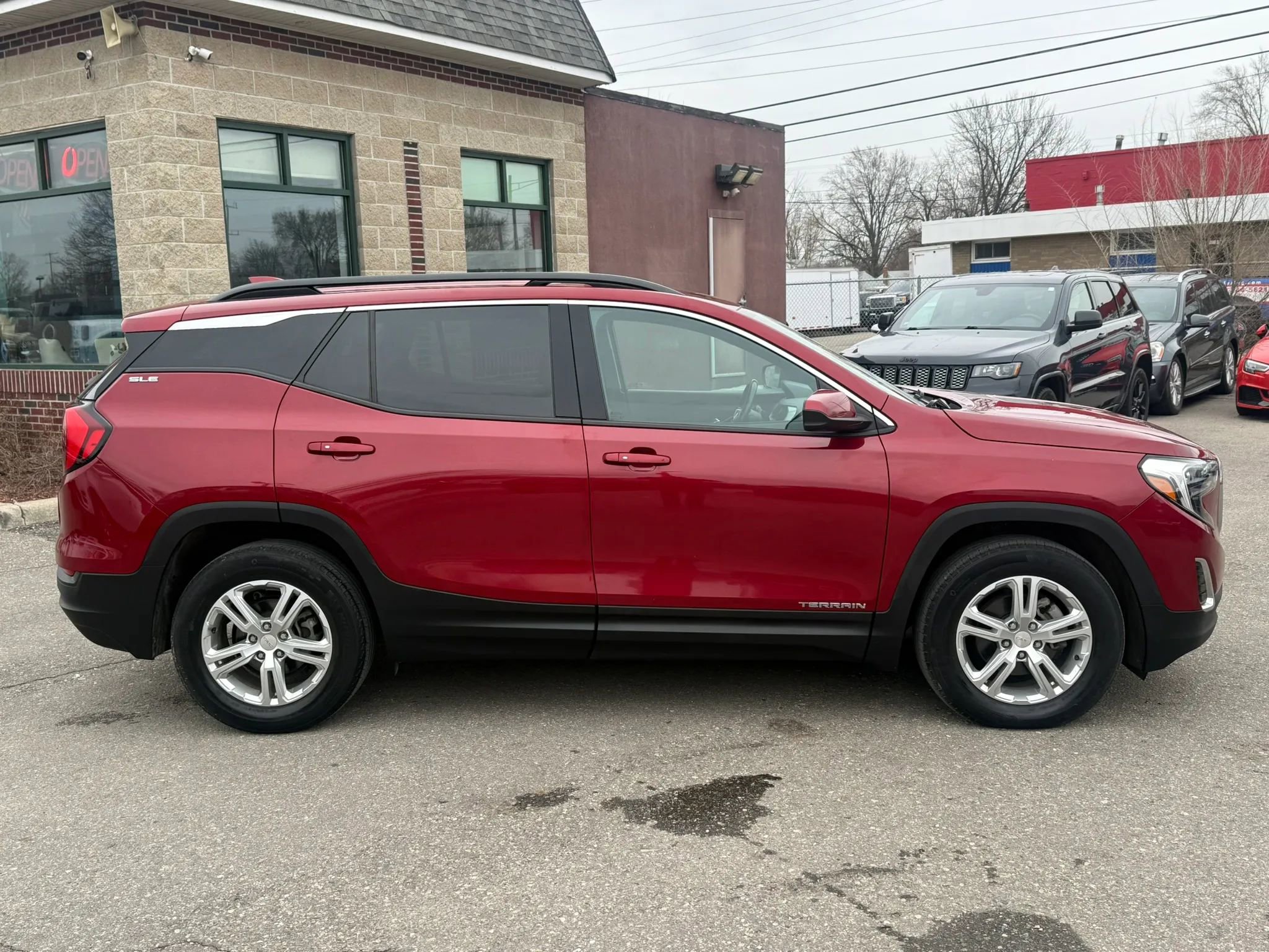 Used 2019 GMC Terrain SLE w/ Driver Convenience Package FWD image 2