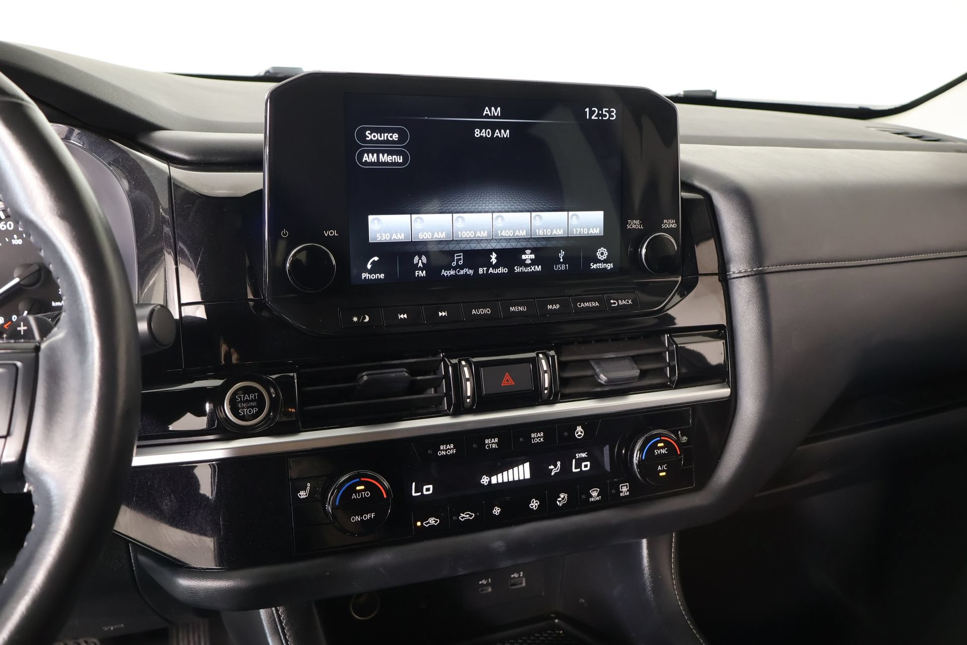 Used 2024 Nissan Pathfinder SL FWD image 5