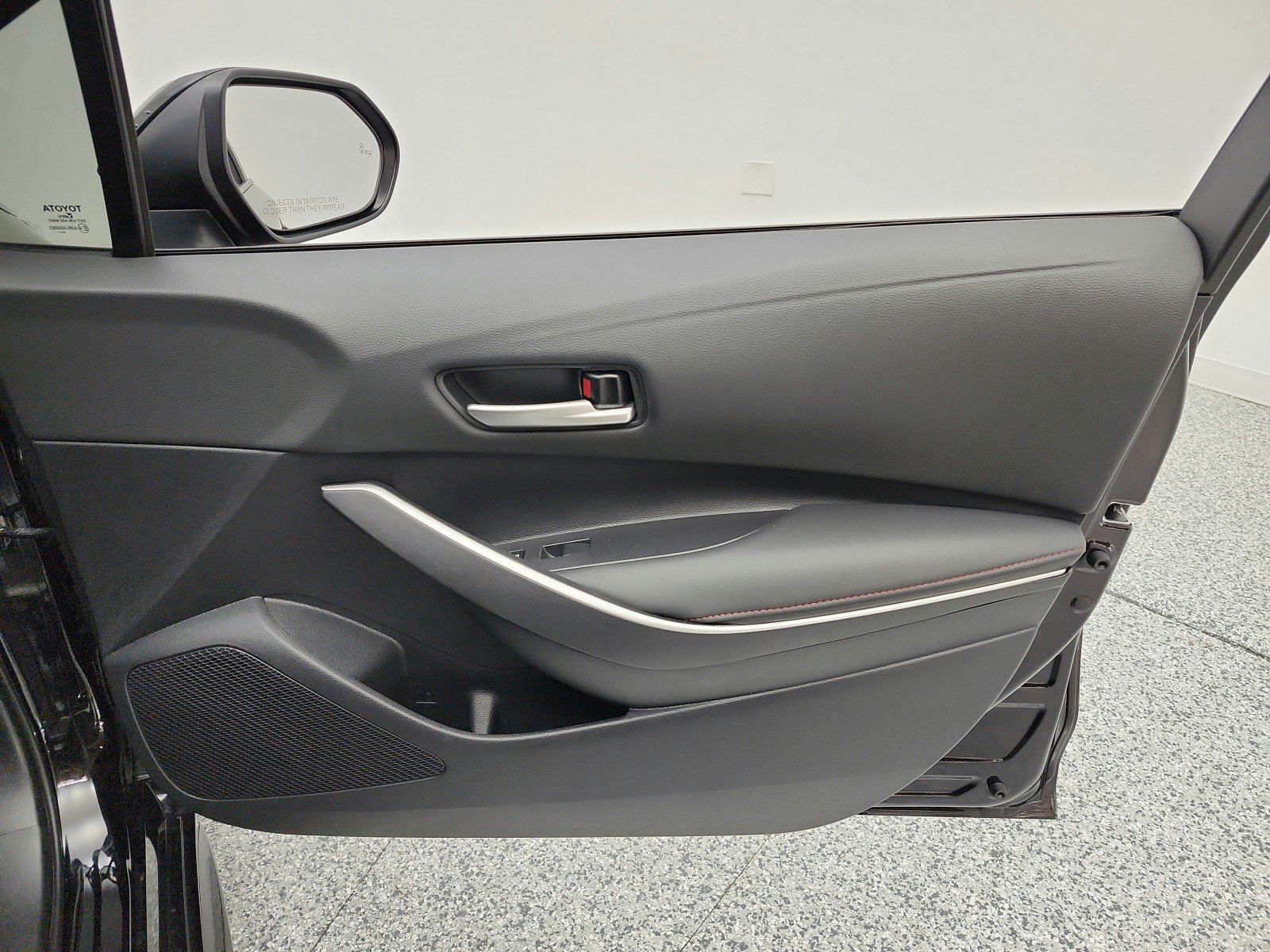 Used 2025 Toyota Corolla SE w/ SE Premium Package FWD image 21