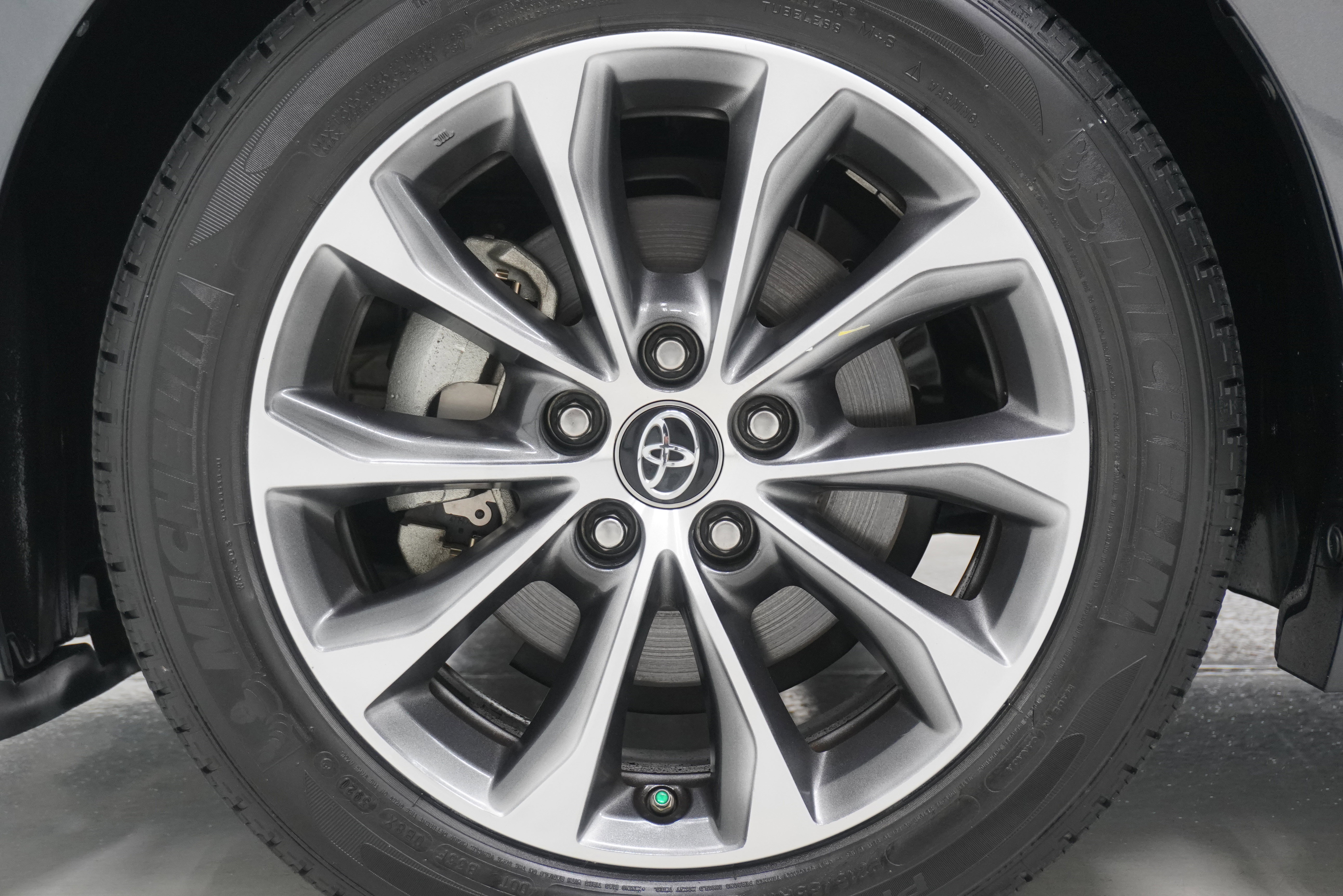 Used 2017 Toyota Avalon XLE image 28