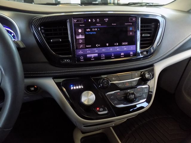 Used 2022 Chrysler Pacifica Touring-L image 13