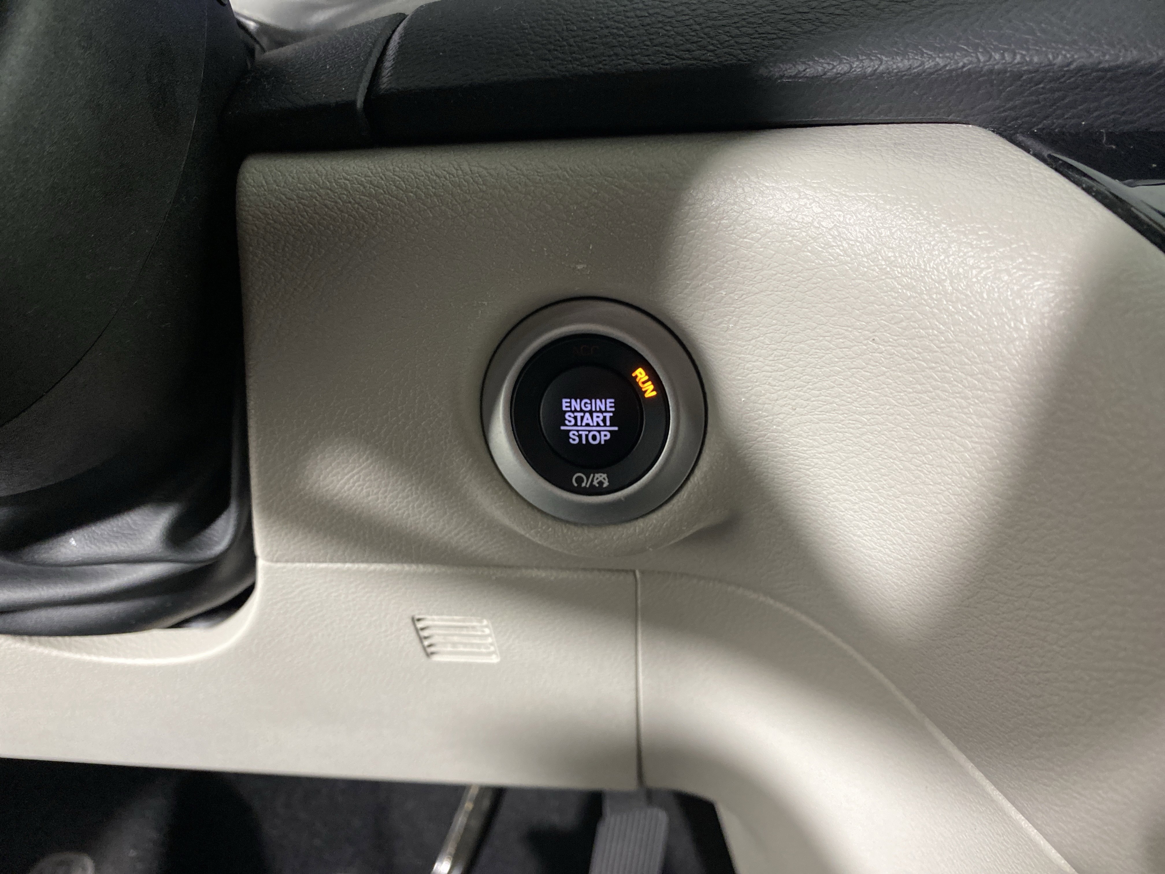 Used 2024 Chrysler Pacifica Touring-L image 25