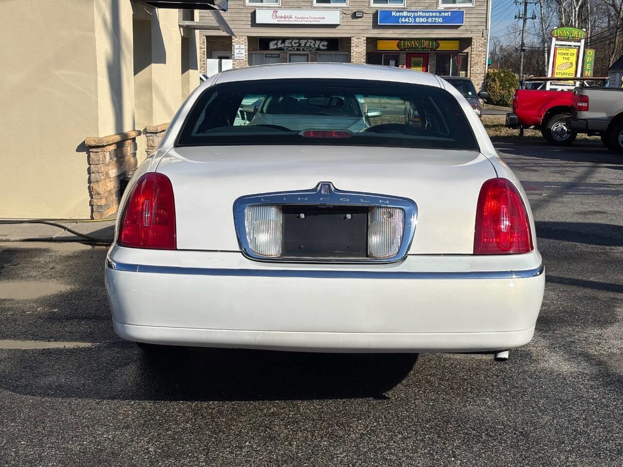 Used 2000 Lincoln Town Car Signature image 5