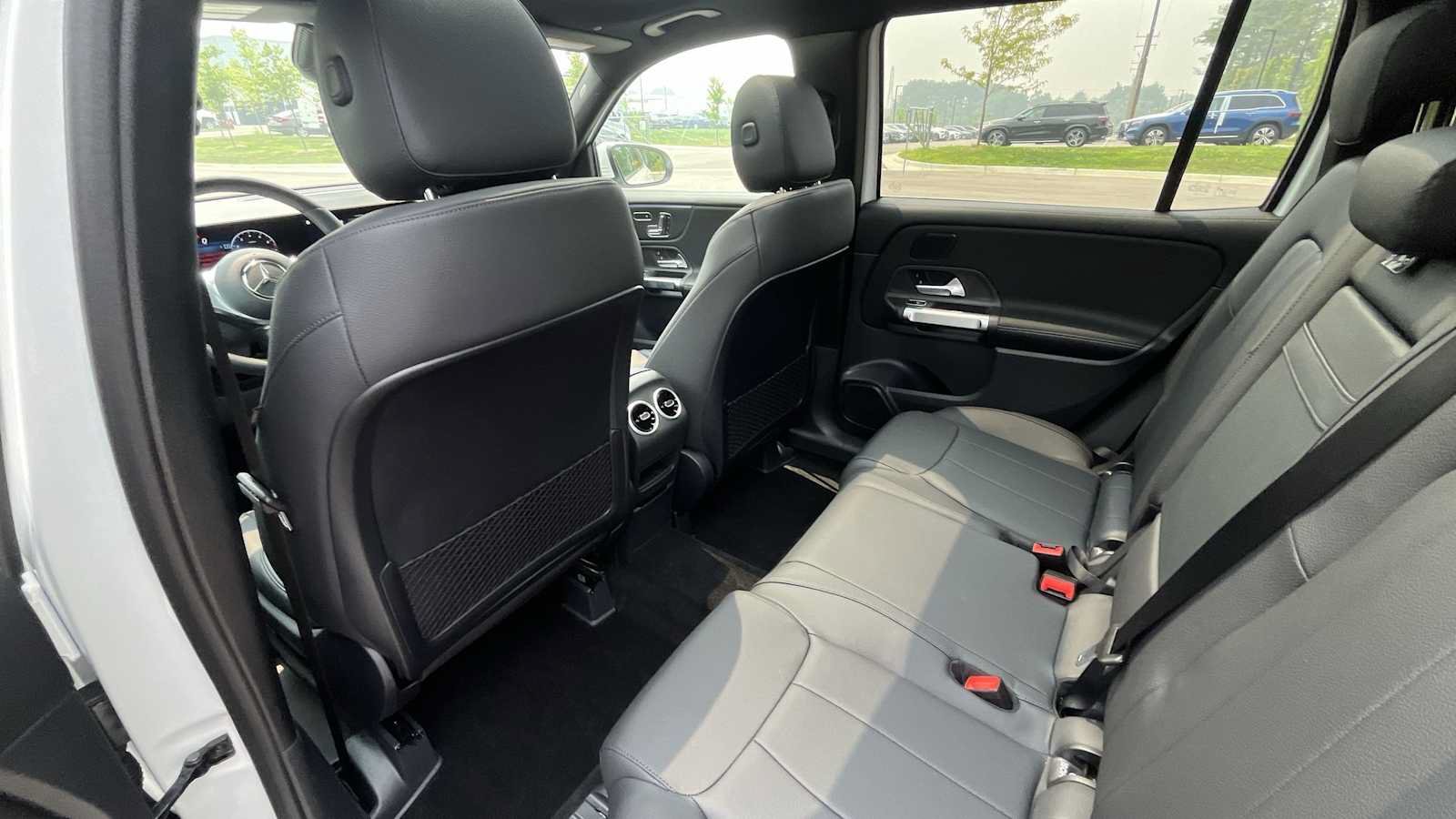 Used 2026 Mercedes-Benz GLB 250 4MATIC image 12