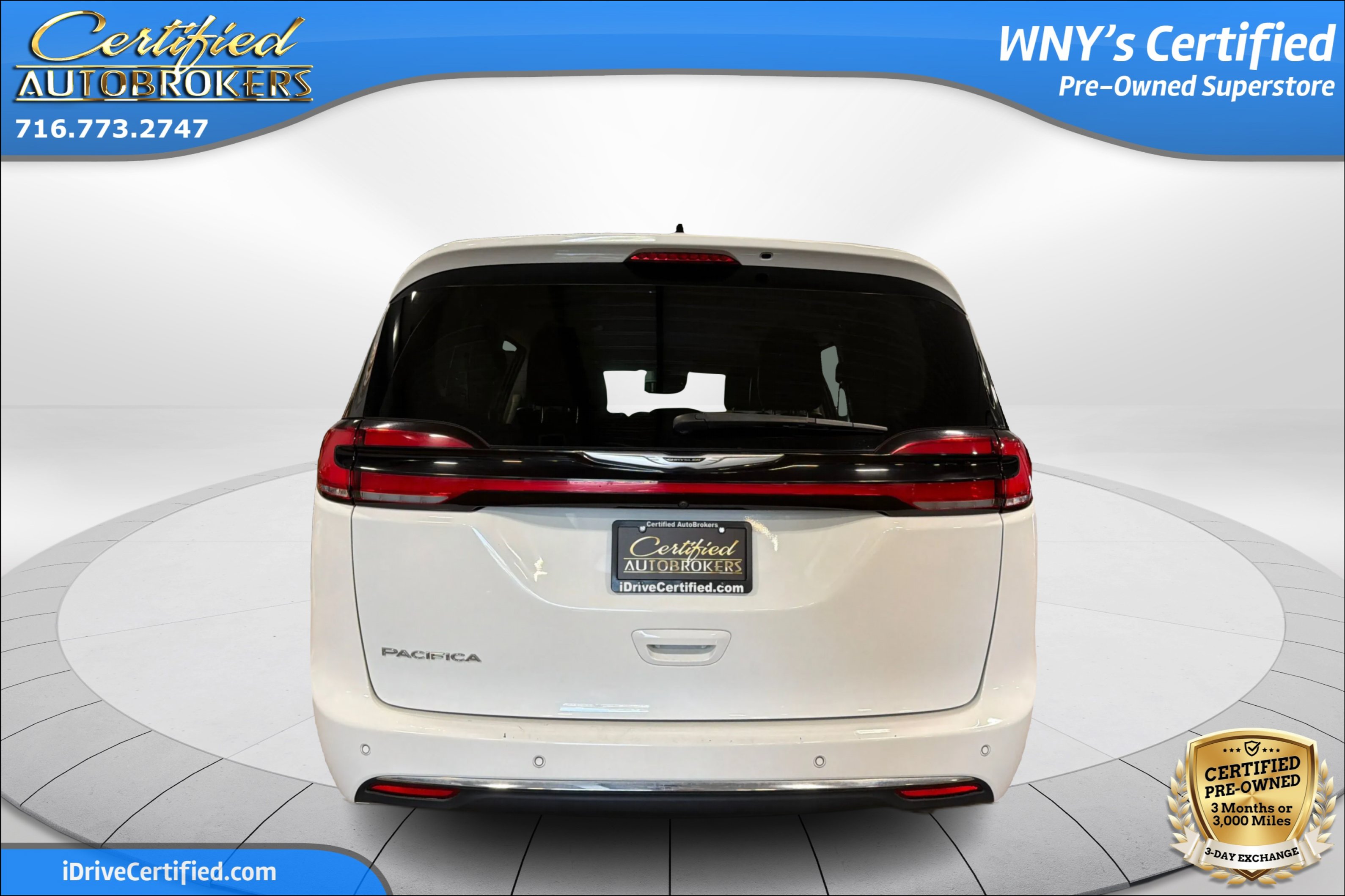 Used 2023 Chrysler Pacifica Touring-L FWD image 7