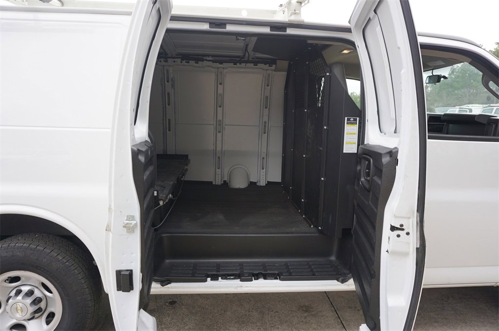 Used 2022 Chevrolet Express 2500 w/ Driver Convenience Package image 12