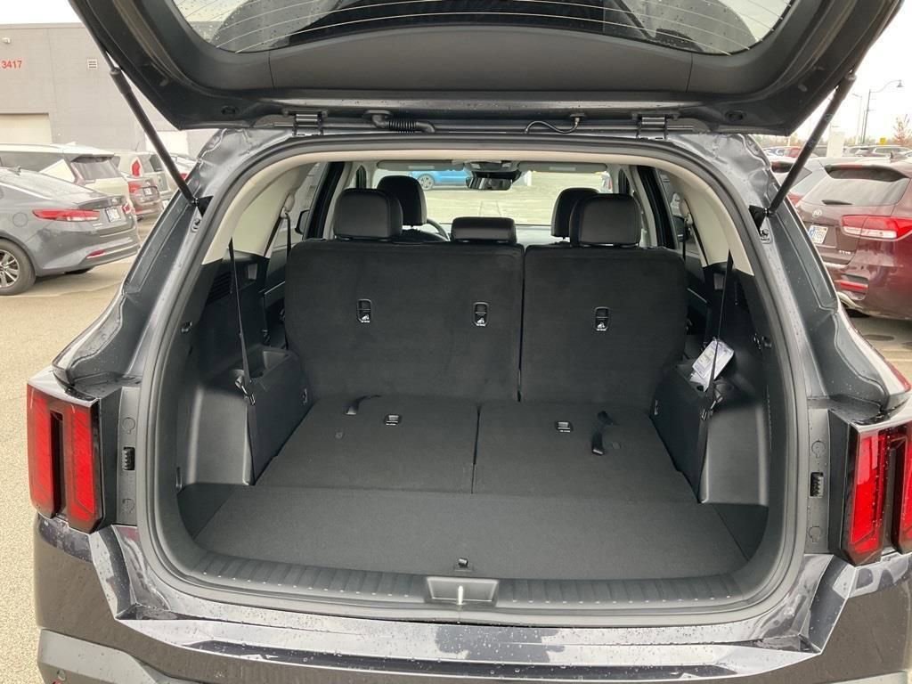 Certified 2025 Kia Sorento S image 27