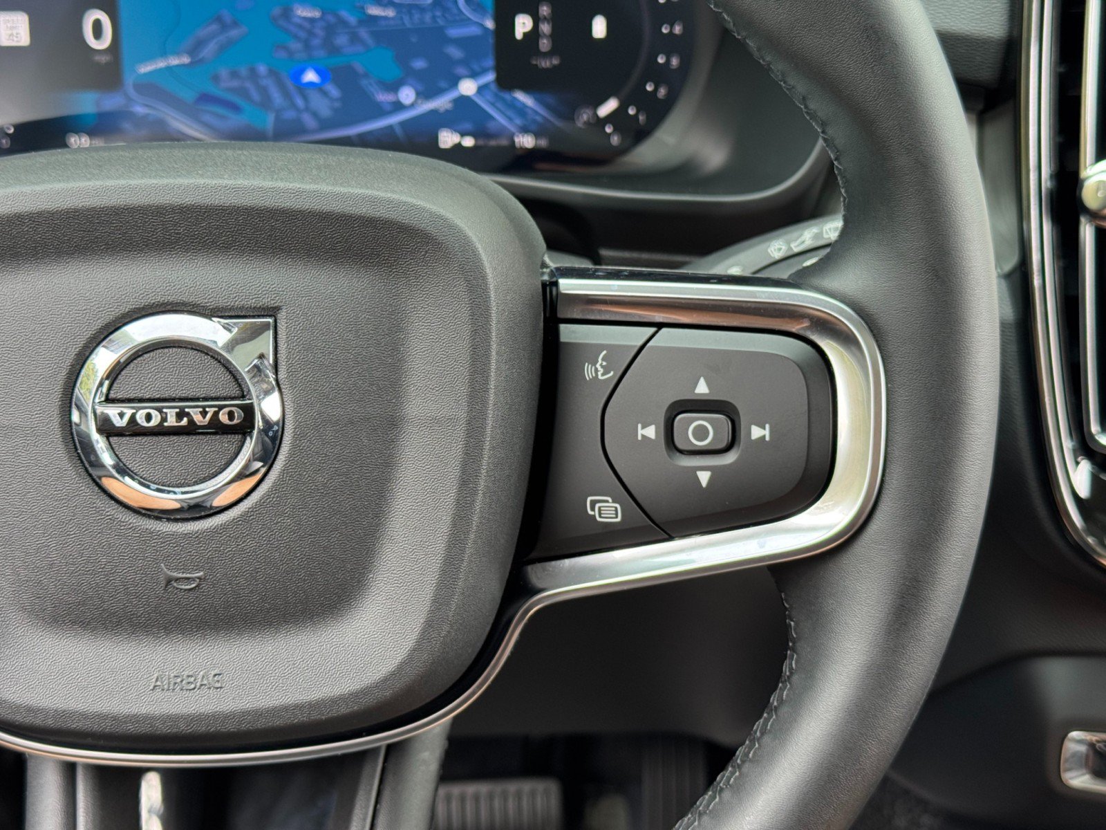 Used 2025 Volvo XC40 B5 Core w/ Climate Package AWD/4WD image 19