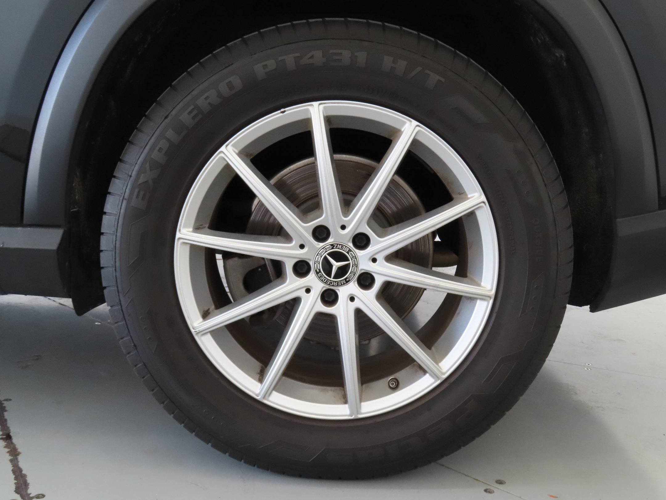 Used 2025 Mercedes-Benz GLE 350 4MATIC w/ Driver Assistance Package image 33