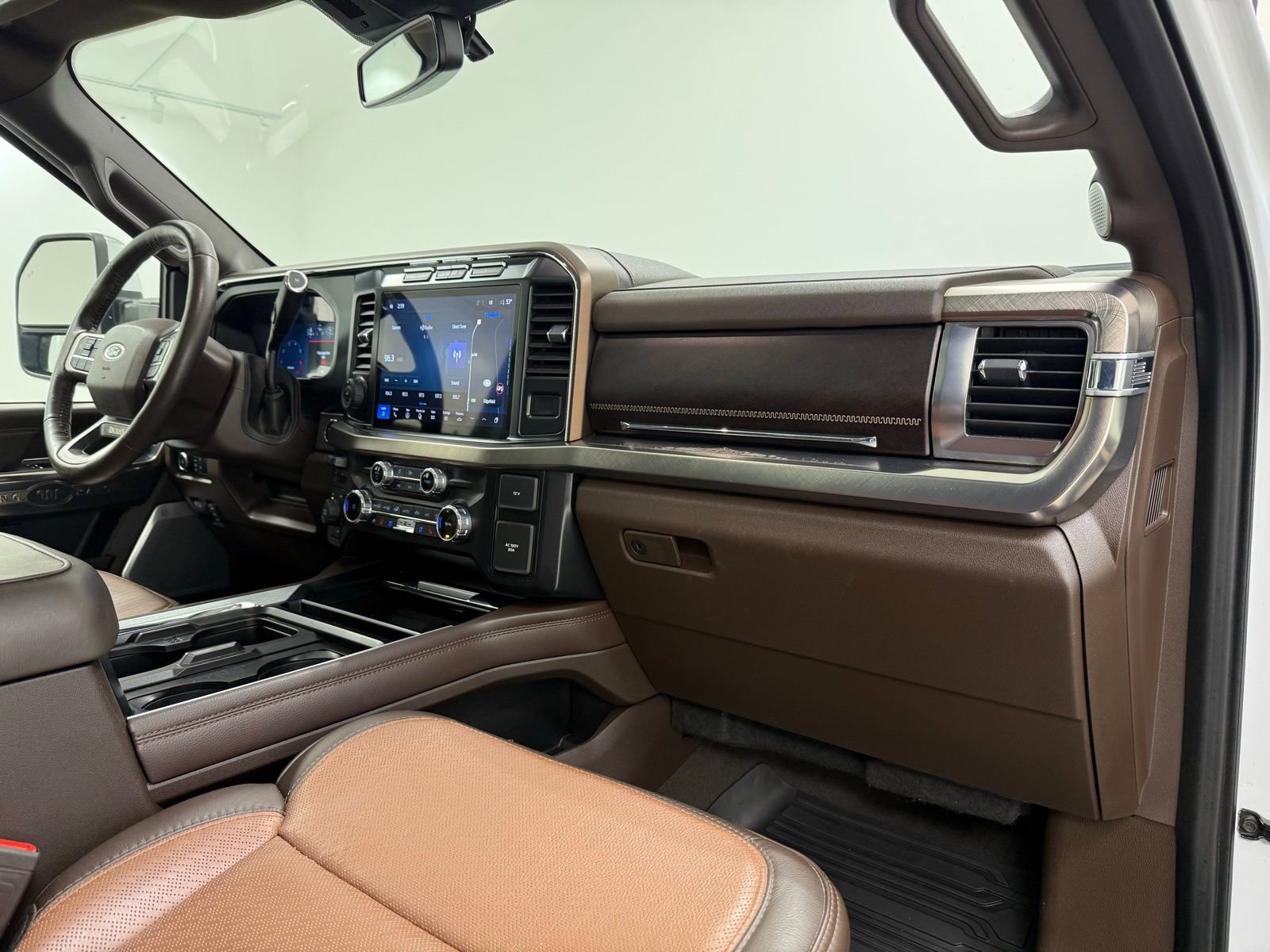 Used 2023 Ford F350 King Ranch w/ Chrome Package image 37