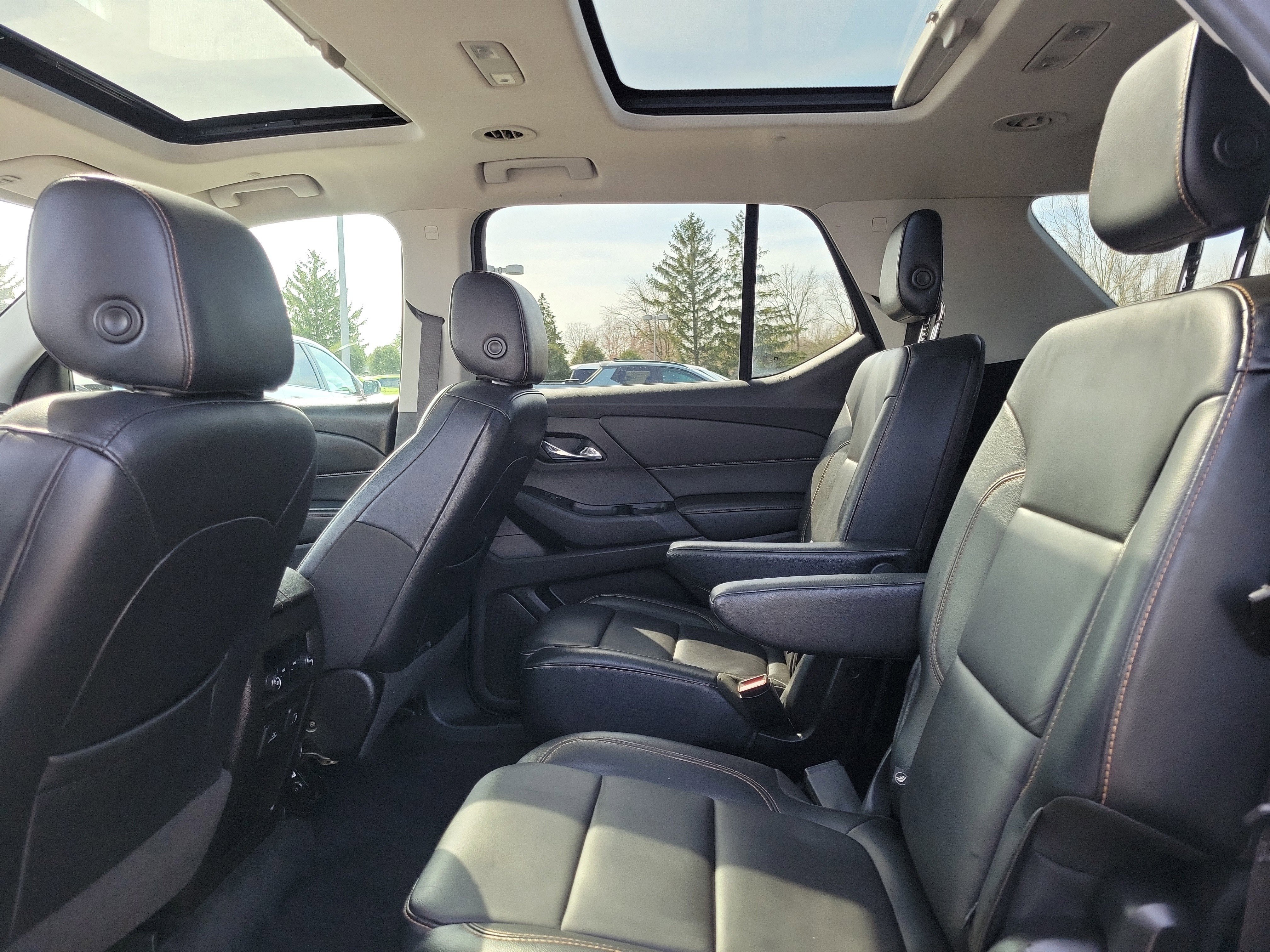 Used 2018 Chevrolet Traverse LT image 11