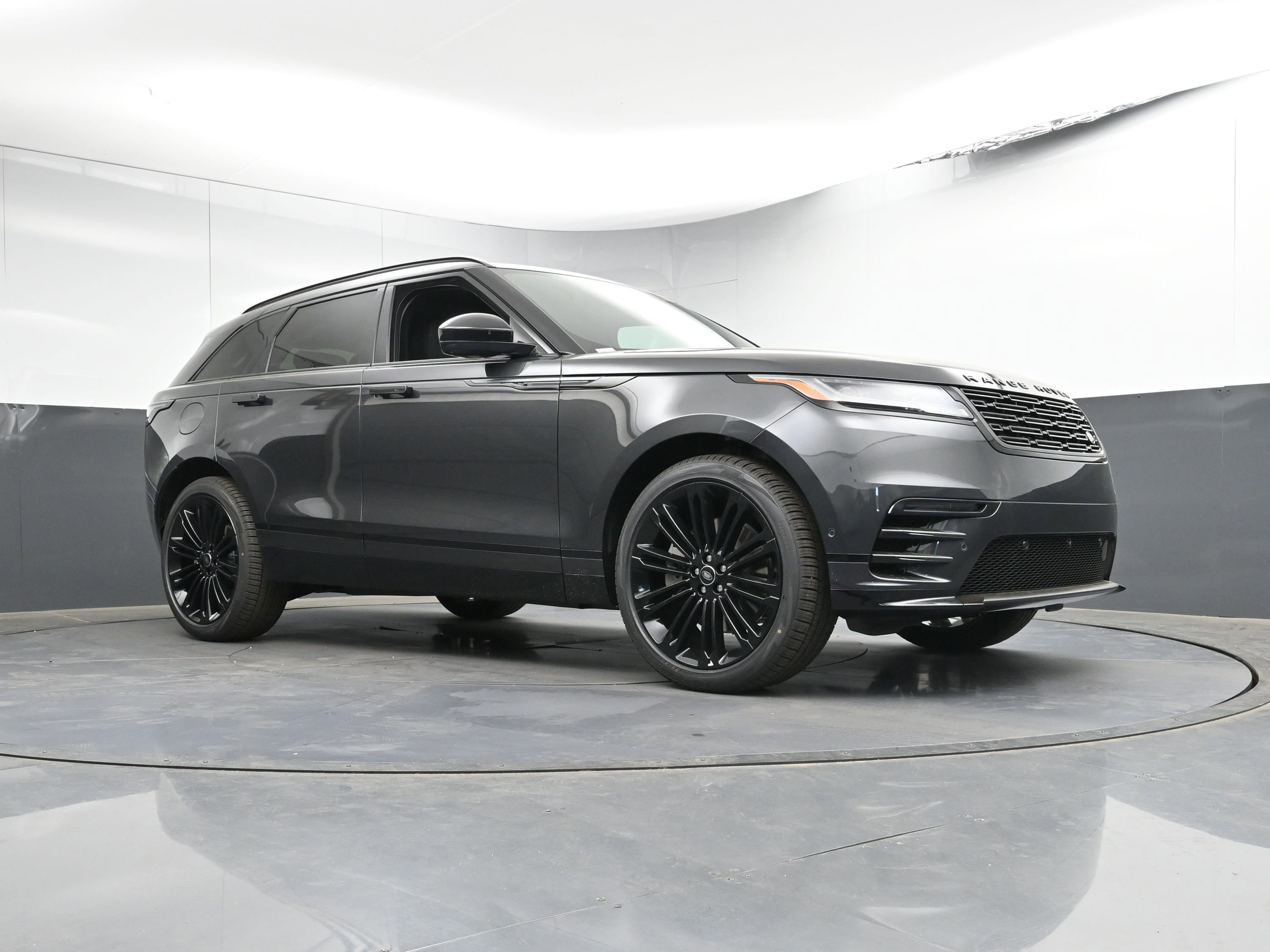 New 2026 Land Rover Range Rover Velar Dynamic SE image 27