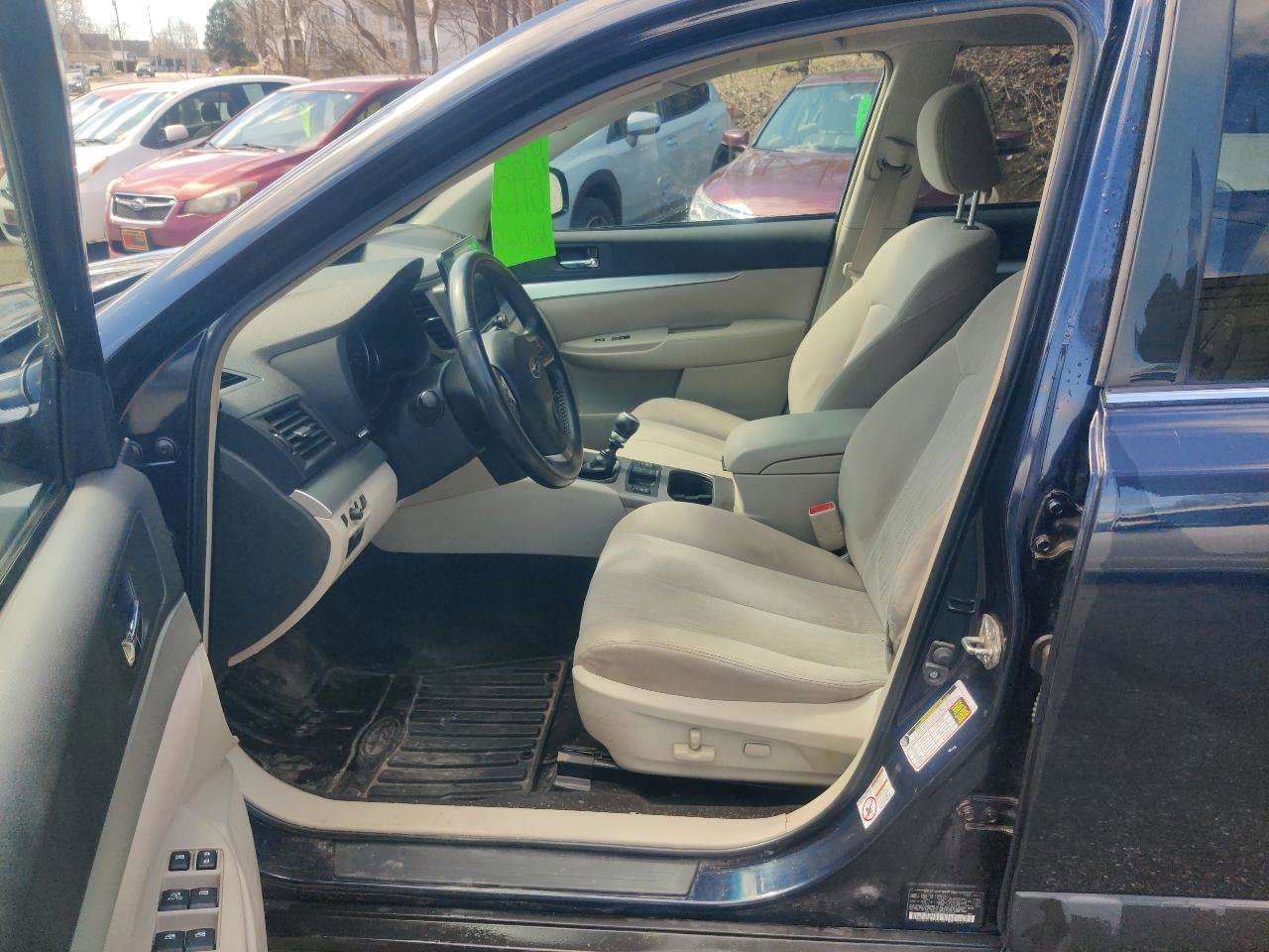 Used 2013 Subaru Outback 2.5i Premium w/ All-Weather Pkg AWD/4WD image 11