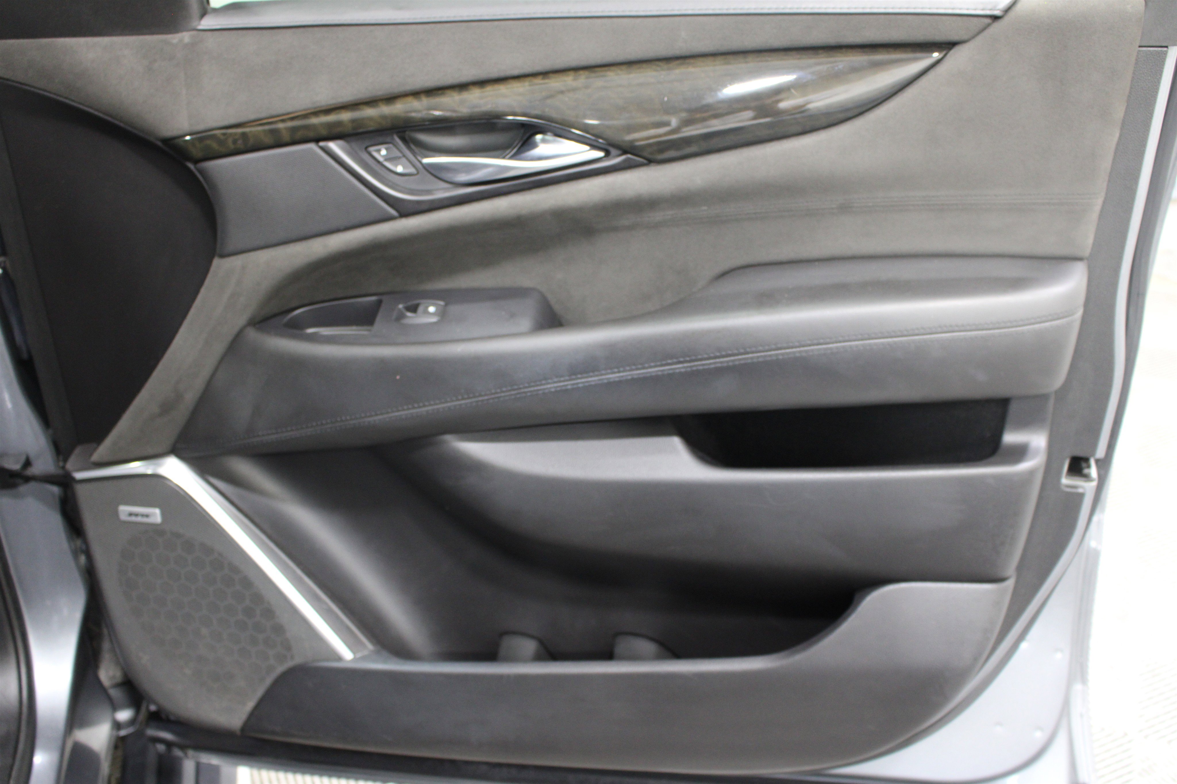 Used 2019 Cadillac Escalade ESV Platinum image 31