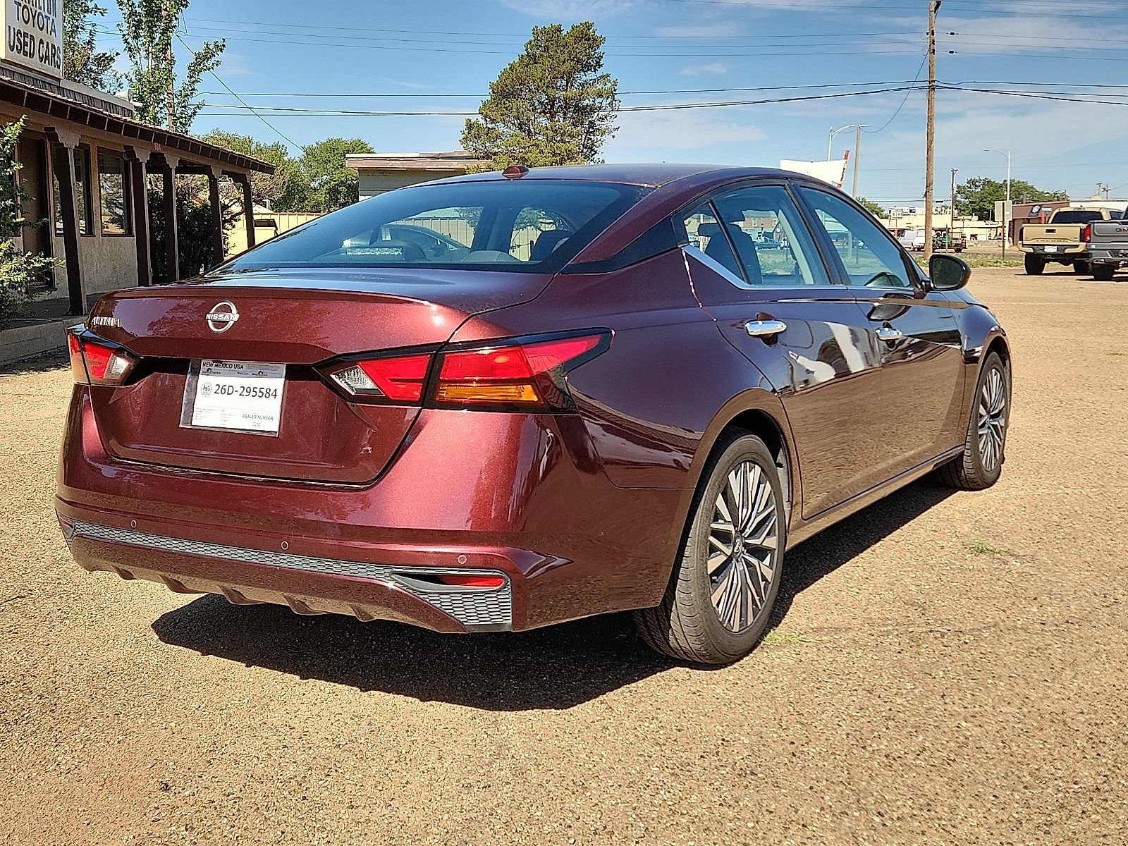 Used 2025 Nissan Altima 2.5 SV FWD image 4