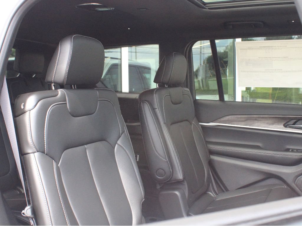 New 2026 Jeep Grand Cherokee L Limited w/ Limited Altitude Package AWD/4WD image 29