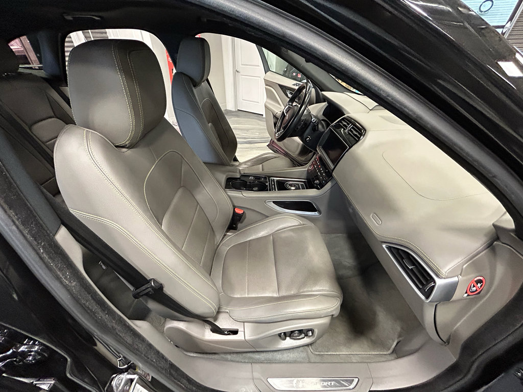 Used 2017 Jaguar F-PACE R-Sport AWD/4WD image 40