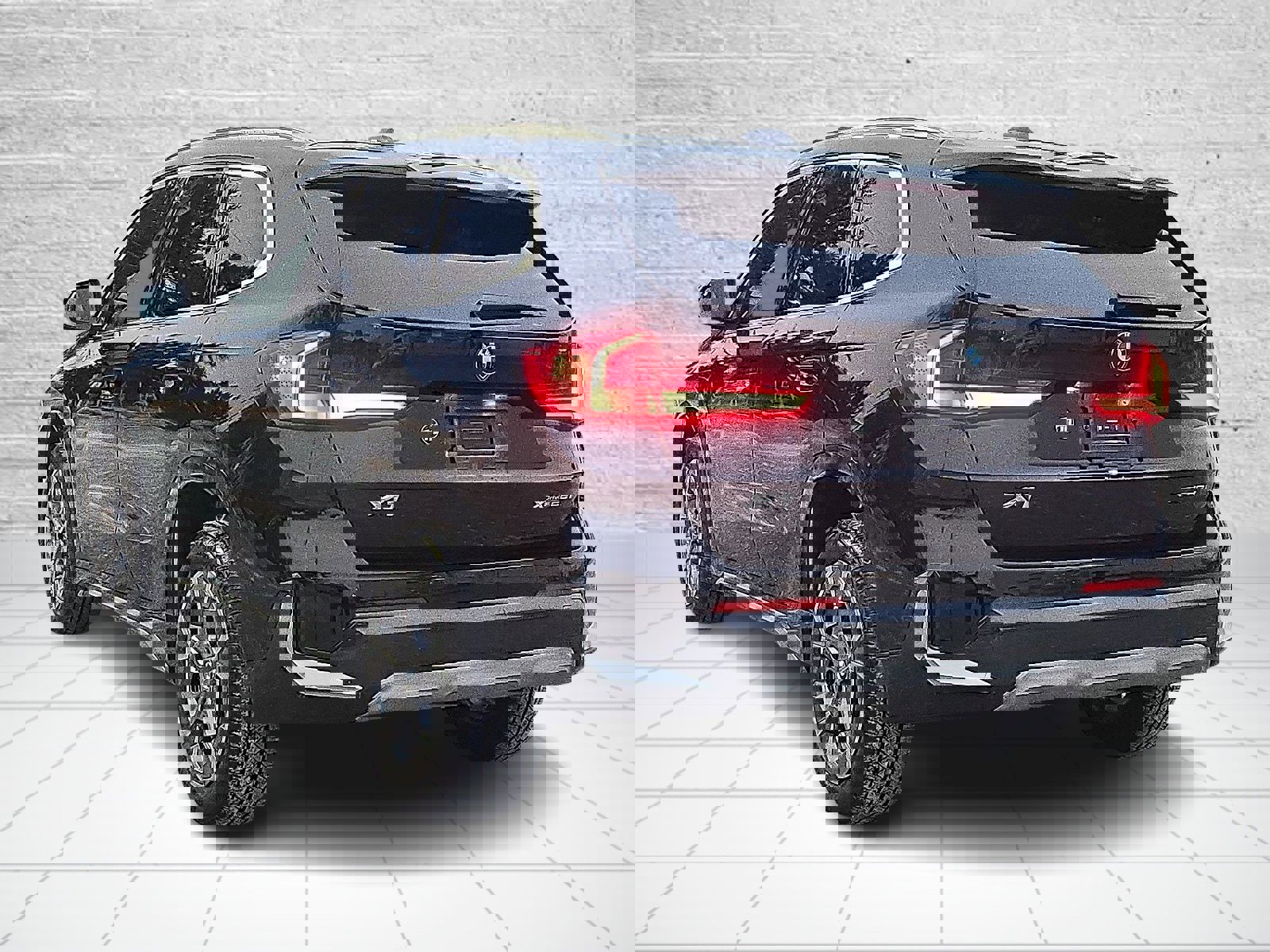 Certified 2025 BMW X1 xDrive28i w/ Technology Package image 4