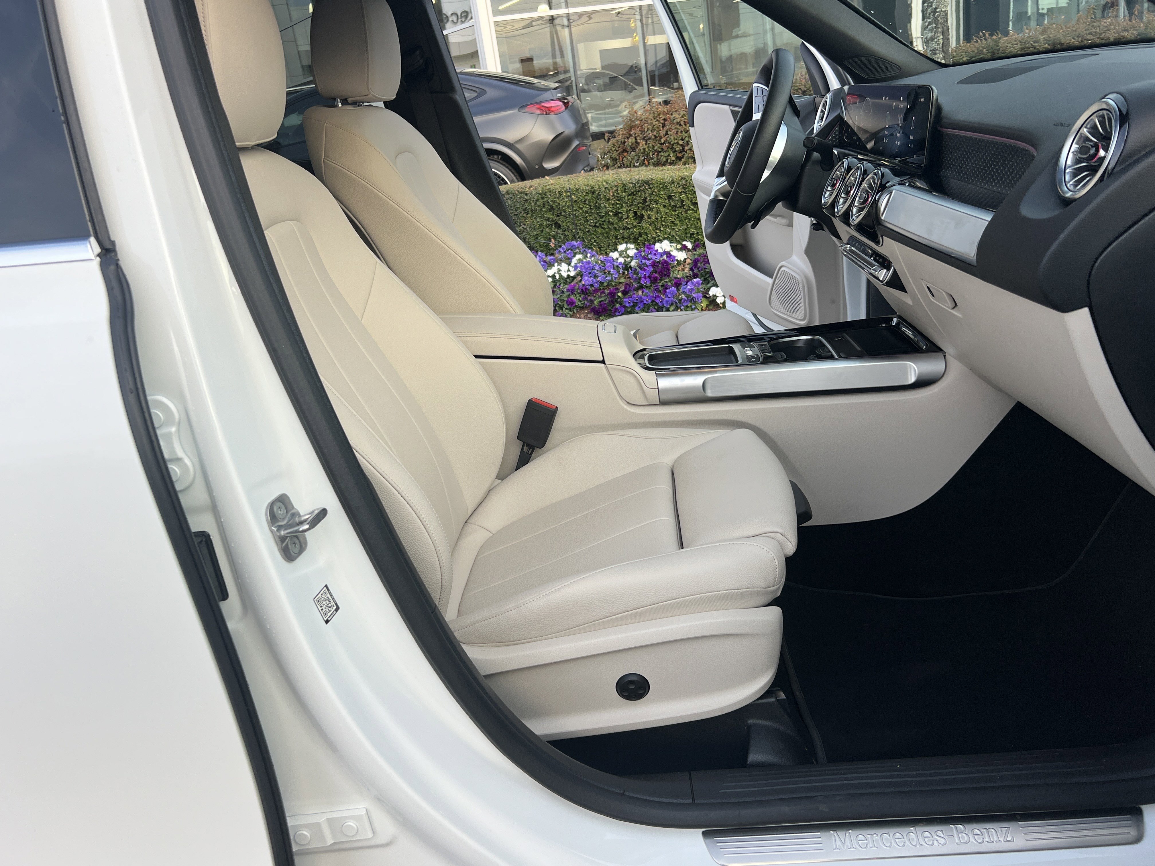 Certified 2025 Mercedes-Benz GLB 250 image 35