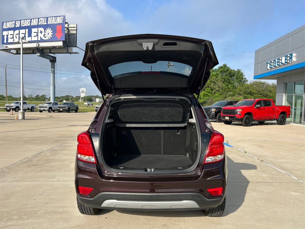 Used 2020 Chevrolet Trax LT w/ LT Convenience Package image 12