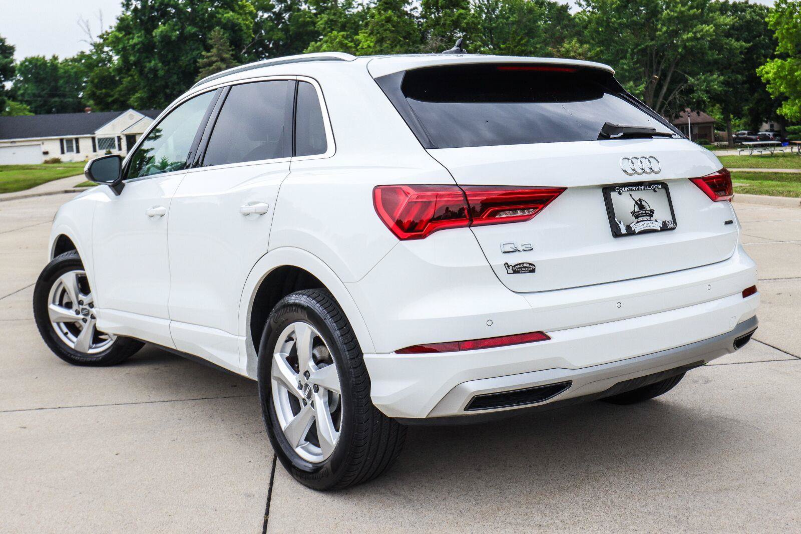 Used 2020 Audi Q3 2.0T Premium w/ Convenience Package AWD/4WD image 17