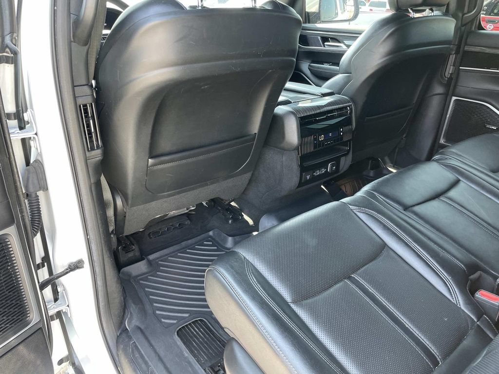 Used 2022 Jeep Wagoneer Series II AWD/4WD image 13