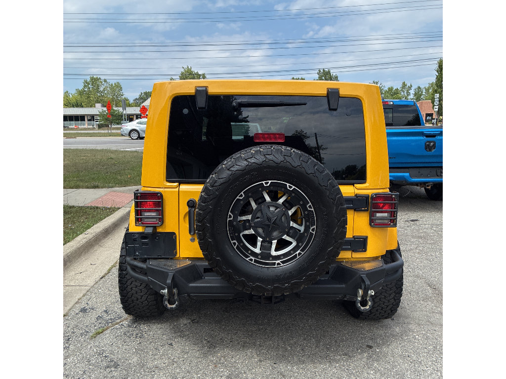 Used 2015 Jeep Wrangler Unlimited Sahara w/ Dual Top Group AWD/4WD image 6