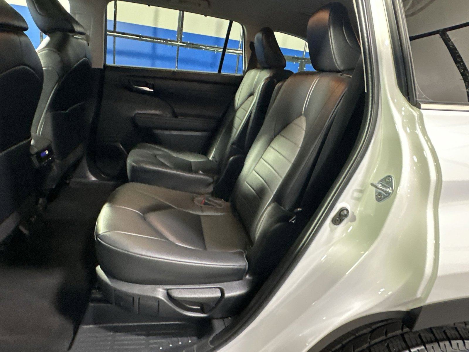 Used 2023 Toyota Highlander XLE image 34