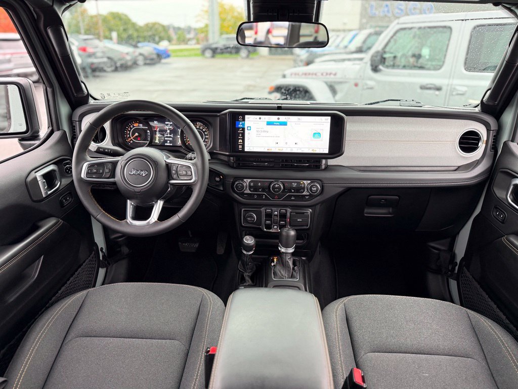 Used 2024 Jeep Wrangler Unlimited Sahara AWD/4WD image 2