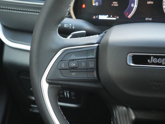 New 2025 Jeep Grand Cherokee Altitude image 19